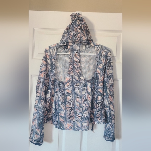 The Free Yoga mesh hoodie, size med - Picture 2 of 3